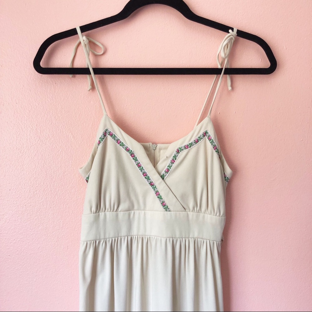 Vintage Rosebud Trim Maxi Dress - Picture 4 of 4